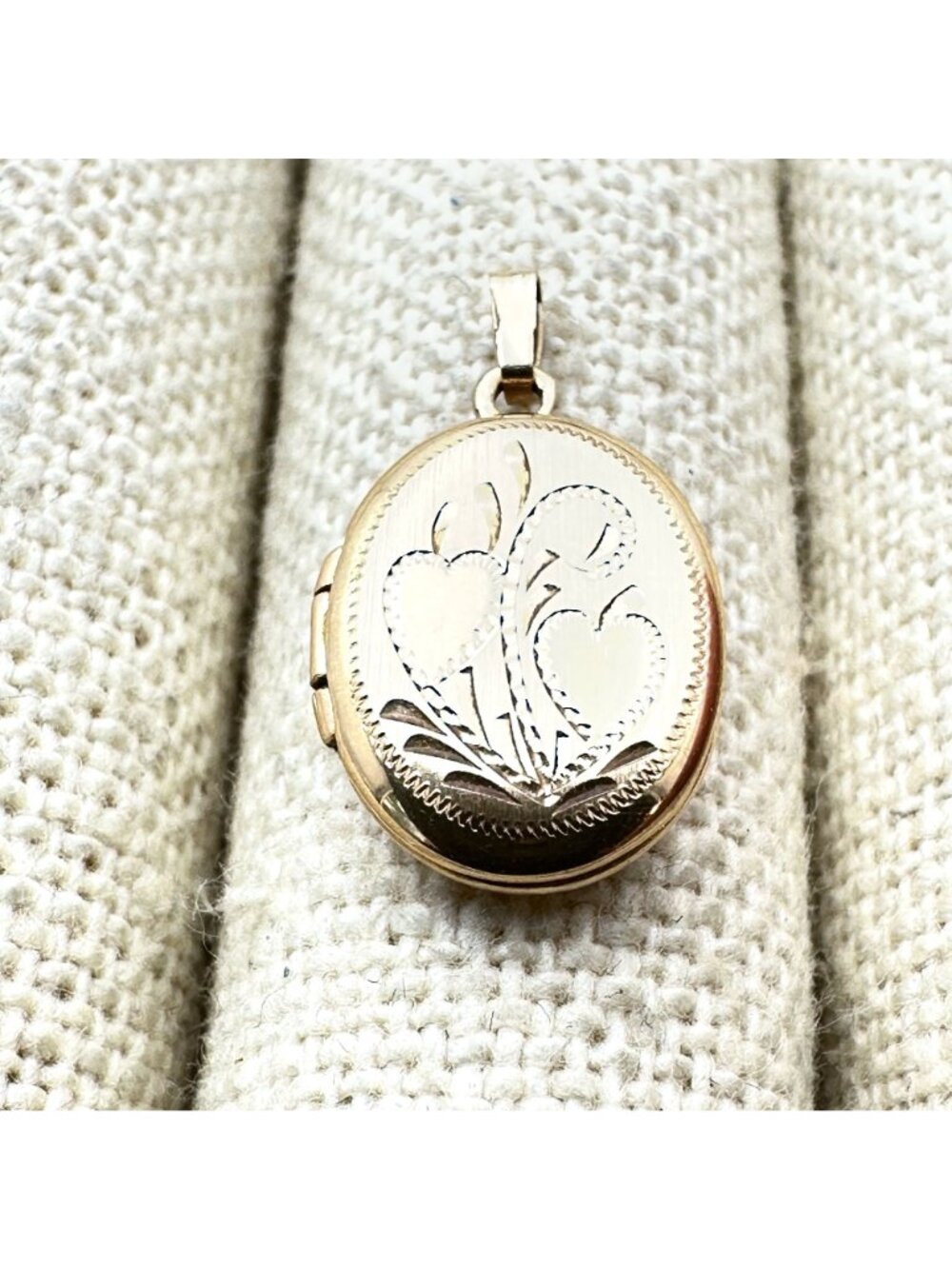 Vintage 10k Yellow Gold Oval Picture Locket Pendant for Necklace 1.56 Grams - Picture 8 of 12